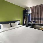 Hotel B&B Hotel Hyeres 2*
