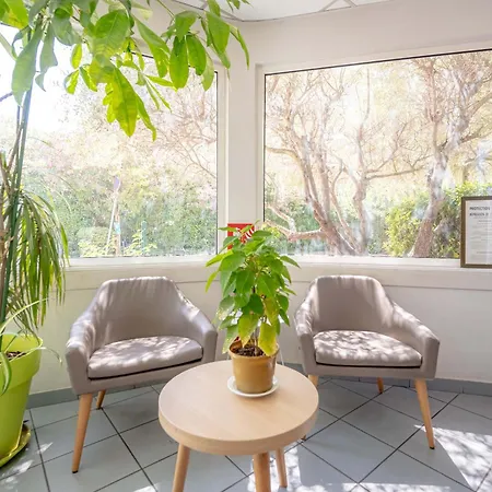 Hotel B&B Hôtel Hyeres 2*