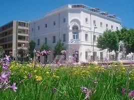 Отель B&B Hotel Hyeres Йер