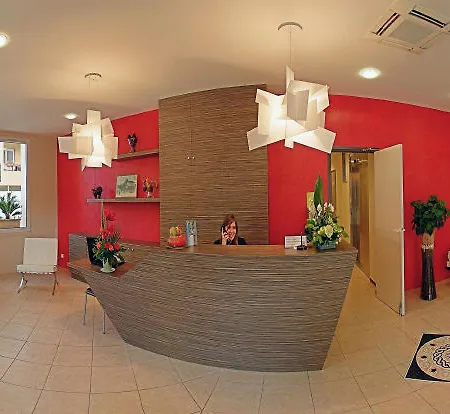 Отель B&B Hotel Hyeres
