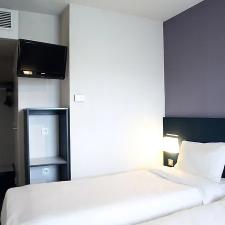 B&B Hotel Hyeres Отель 2*
