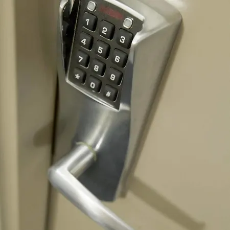 B&B Hôtel Hyeres Hotel 2*