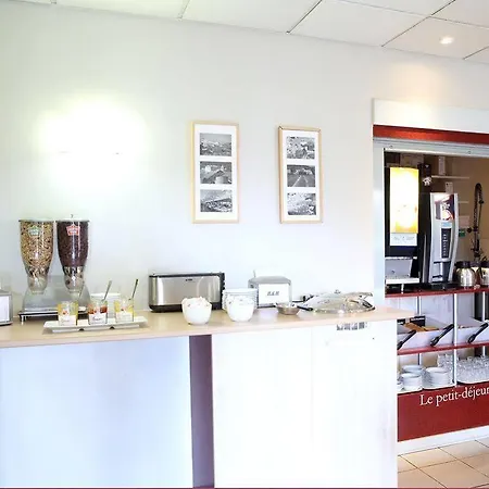B&B Hotel Hyeres Отель Йер