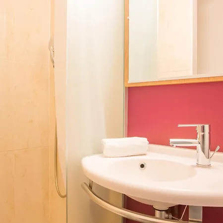 B&B Hotel Hyeres Йер