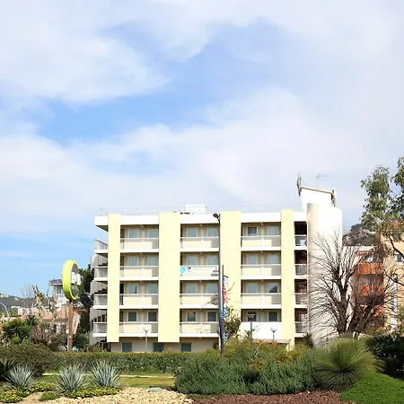 Отель B&B Hotel Hyeres 2*