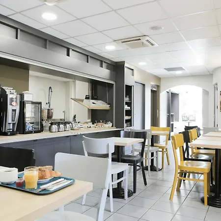 Отель B&B Hotel Hyeres 2*