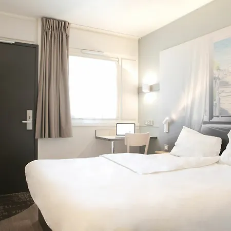 Отель B&B Hotel Hyeres Йер