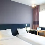 B&B Hotel Hyeres מלון