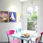 B&B Hotel Hyeres מלון 2*