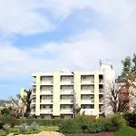 מלון B&B Hotel Hyeres 2*