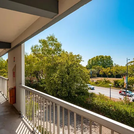 B&B Hotel Hyeres فندق 2*
