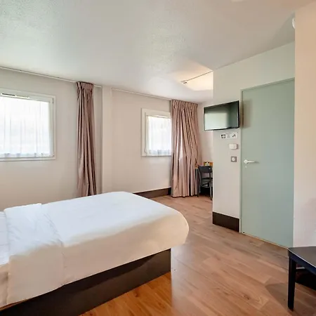 B&B Hotel Hyeres Йер