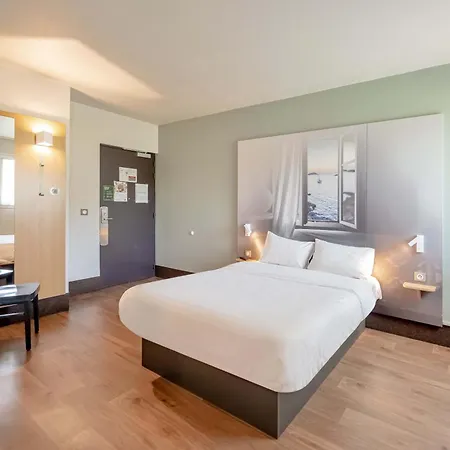 B&B Hotel Hyeres Отель