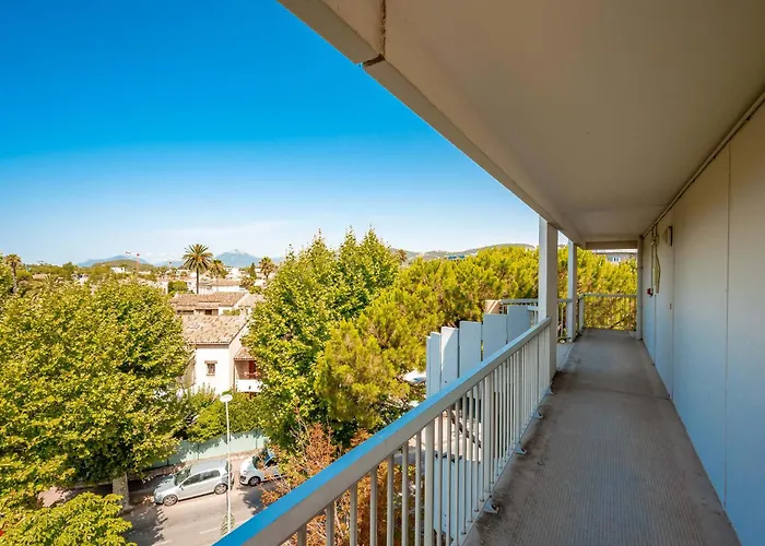 B&B Hotel Hyeres 2* Hyères