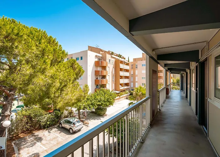 B&B Hotel Hyeres 2* Hyères