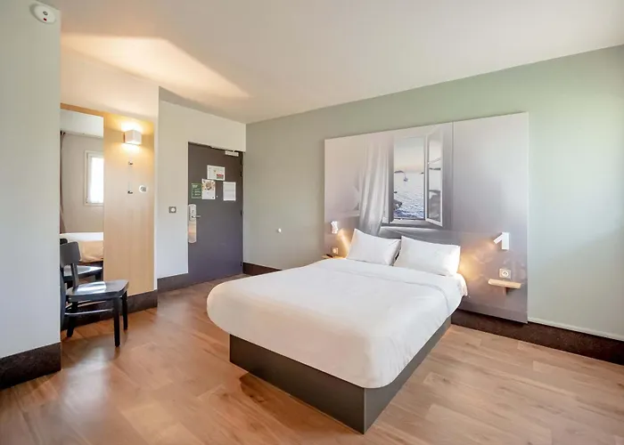 B&B Hotel Hyeres فندق