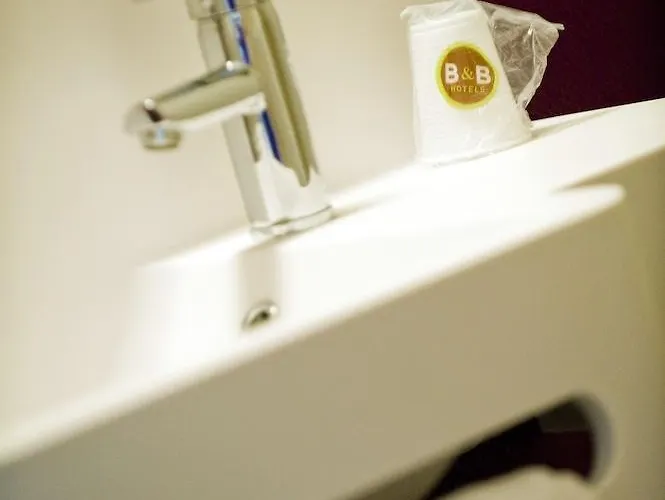 B&B Hotel Hyeres 2*