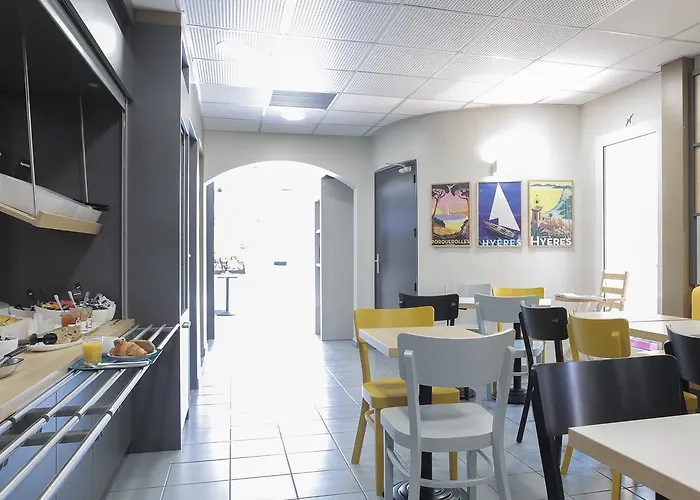 B&B Hotel Hyeres فندق 2*
