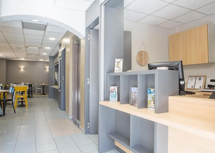 B&B Hotel Hyeres فندق