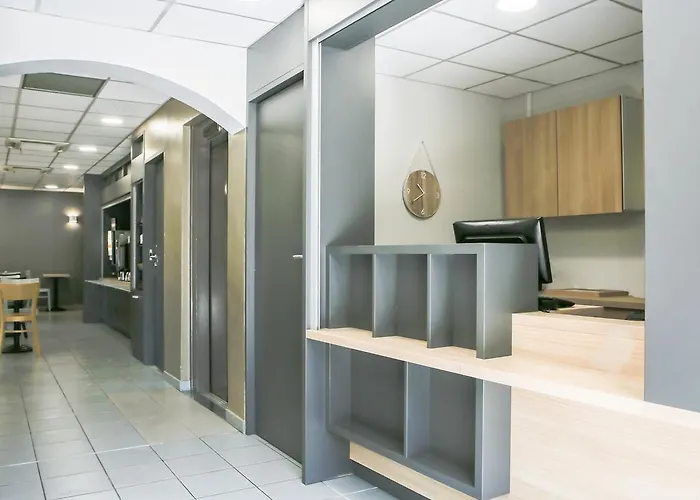 Hotel B&B Hotel Hyeres 2*