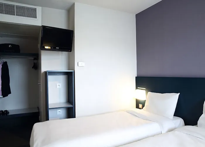 B&B Hotel Hyeres فندق 2*