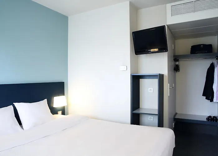 B&B Hotel Hyeres فندق Hyères