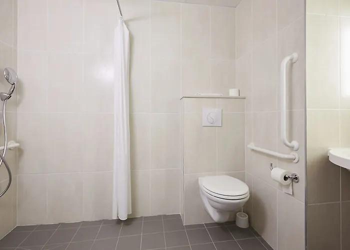 B&B Hotel Hyeres 2* Hyères