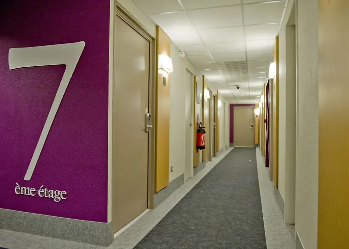 B&B Hotel Hyeres فندق 2*