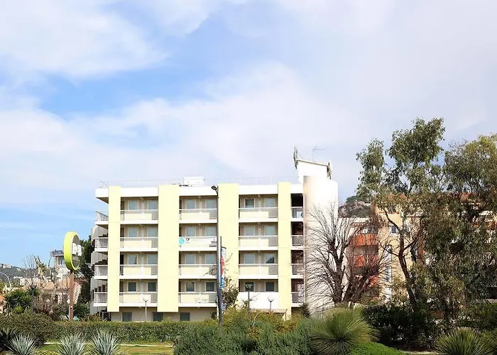 فندق B&B Hotel Hyeres 2*