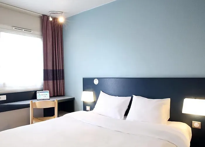 B&B Hotel Hyeres 2* Hyères