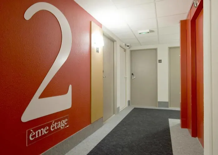 B&B Hotel Hyeres فندق