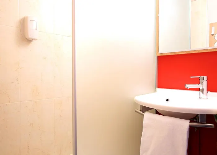 B&B Hotel Hyeres فندق