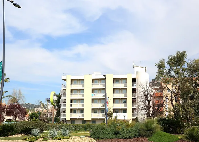 فندق B&B Hotel Hyeres 2*