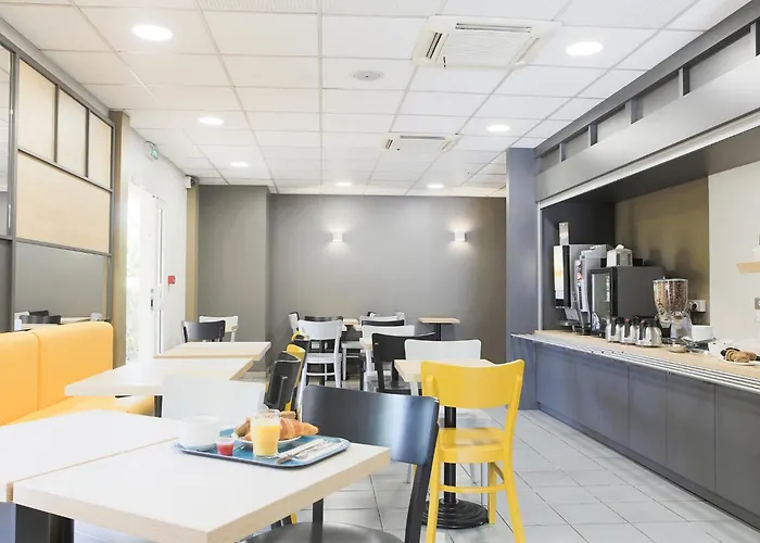 B&B Hotel Hyeres 2* Hyères