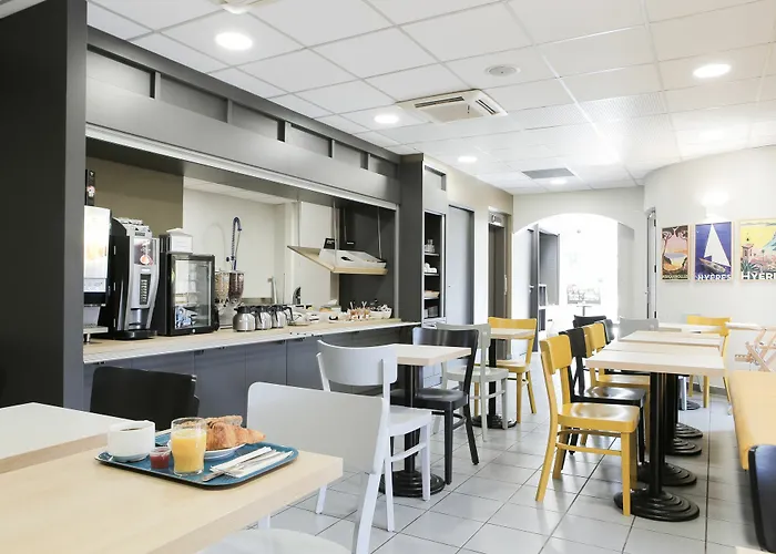 Hotel B&B Hotel Hyeres 2*